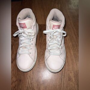 Nike Women's Court Royale 2 Mid, Light Soft Pink. Size 8.5 women